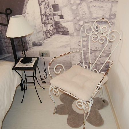Studio Apartment For 2 Adults And 1 Child Makarska Bagian luar foto