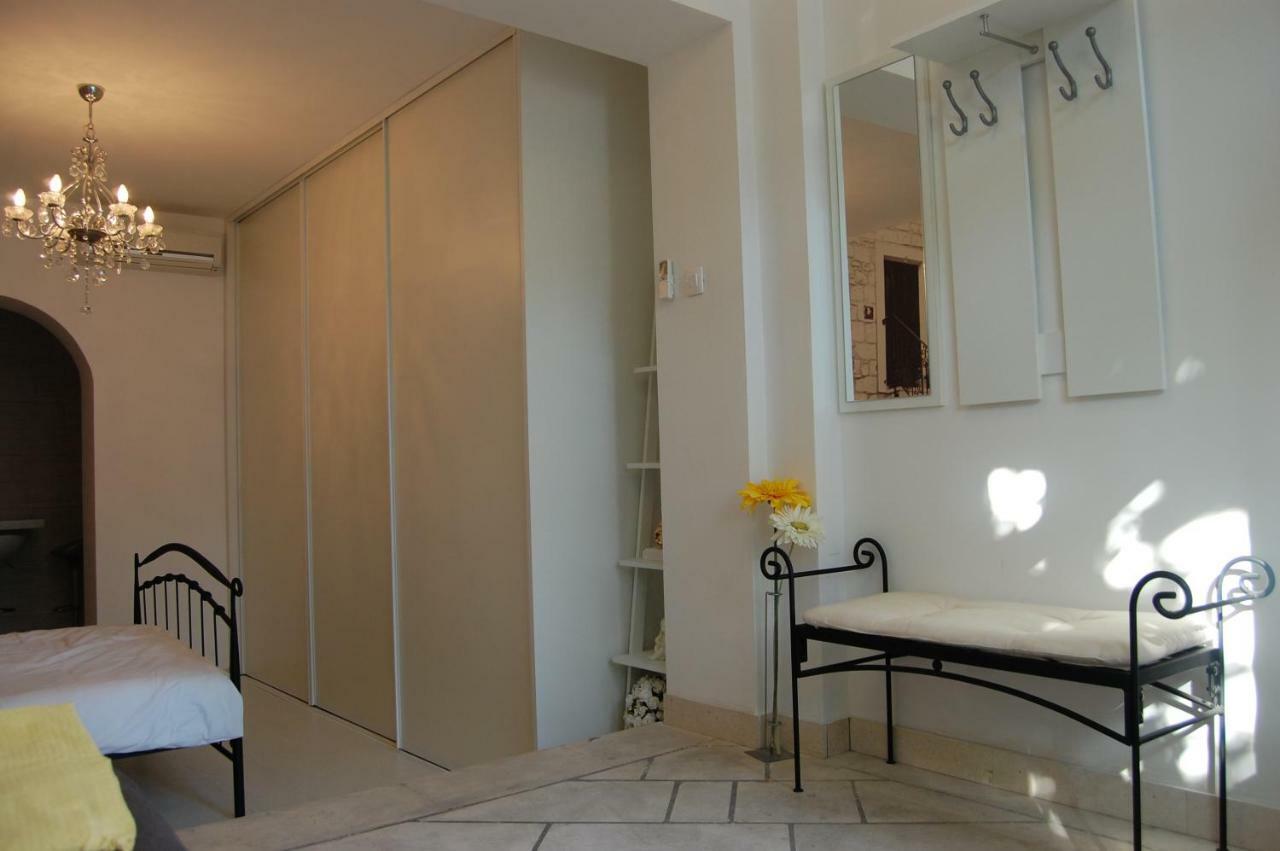 Studio Apartment For 2 Adults And 1 Child Makarska Bagian luar foto