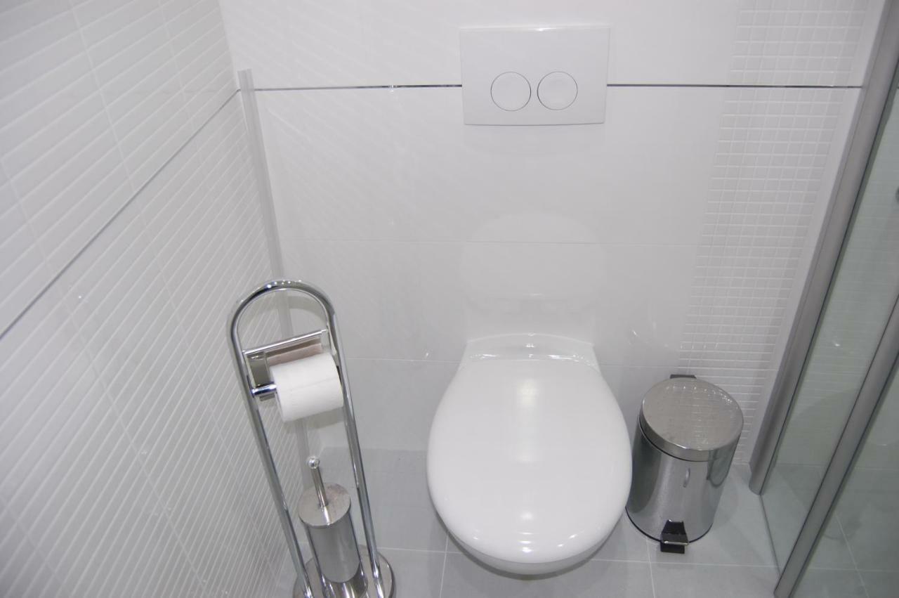 Studio Apartment For 2 Adults And 1 Child Makarska Bagian luar foto